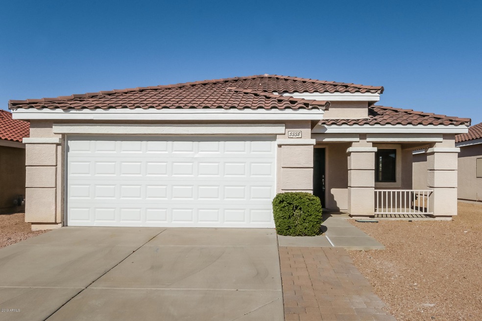 000-photo-front-view-7646021