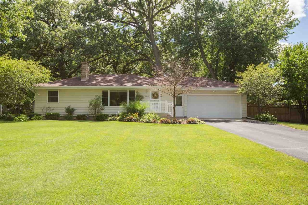 2219 Terrace Dr, Cedar Falls, IA 50613 - photo 1