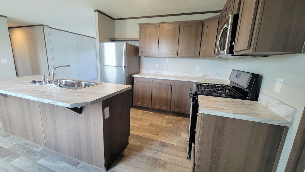 531 Iowa unit 531, Belleville, MI 48111 - photo 1