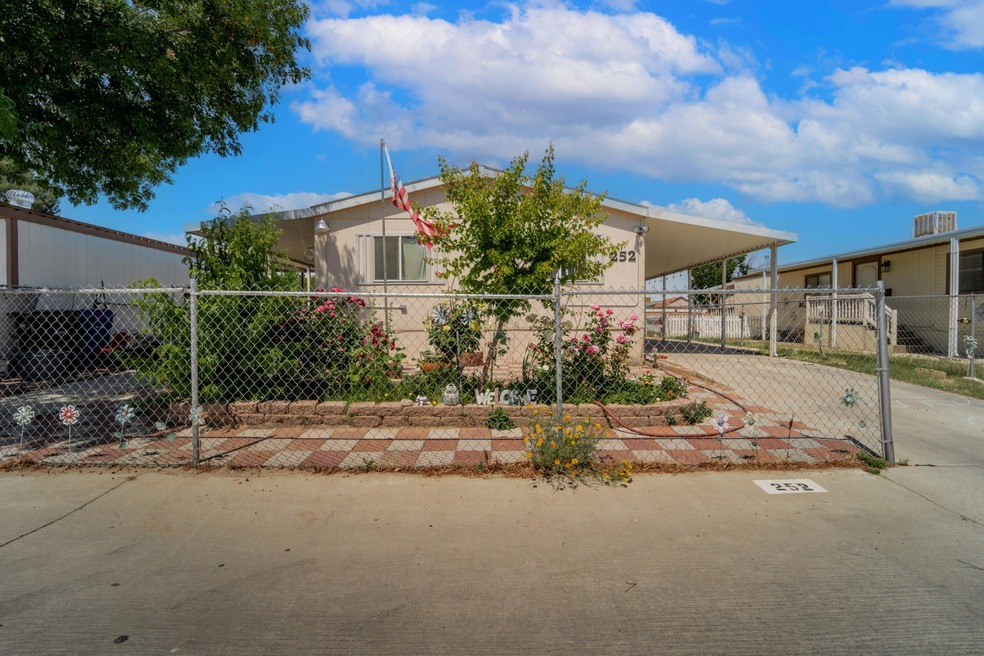 23.5.28 25th St East Exterior-10