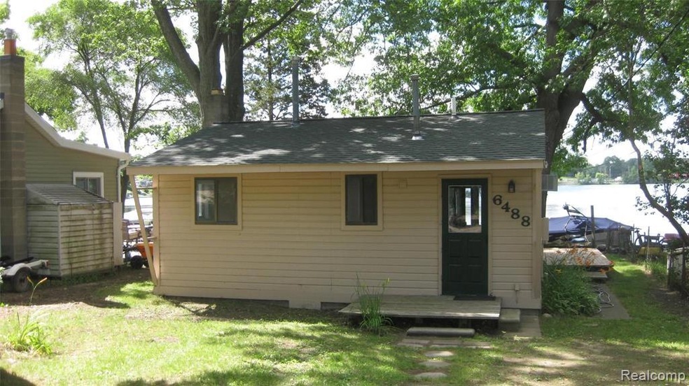 6488 Buckshore Dr, Whitmore Lake, MI 48189 - photo 1