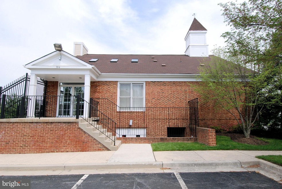 2607 Camelback Ln unit 12, Silver Spring, MD 20906 - photo 1