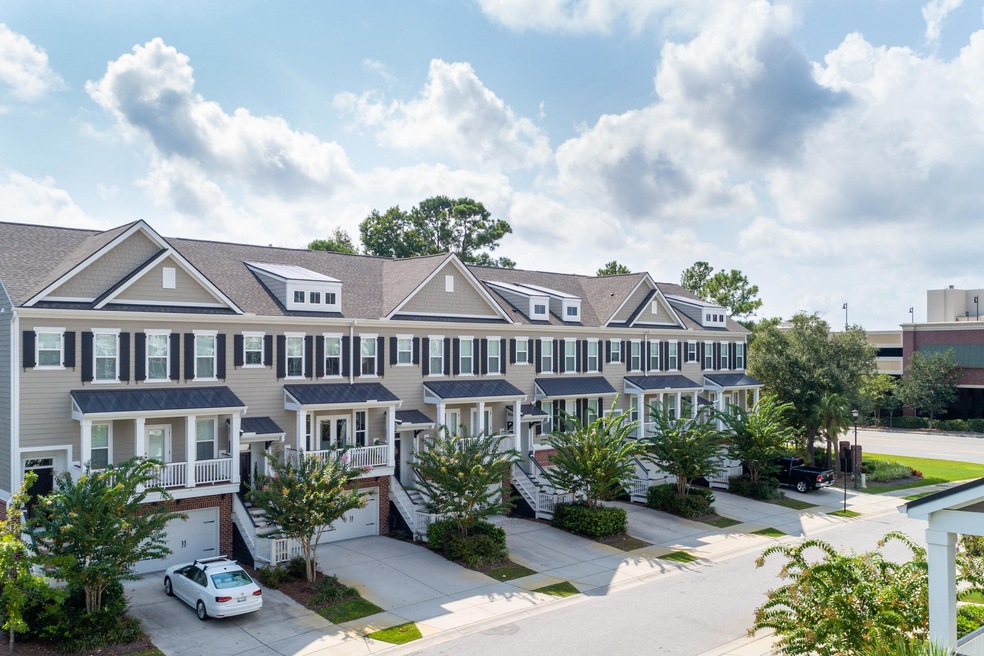 1883_Carolina_Towne_Ct_front_aerial