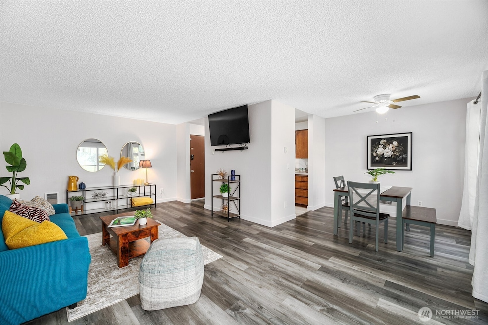 Circular Floor Plan to Move with Ease.