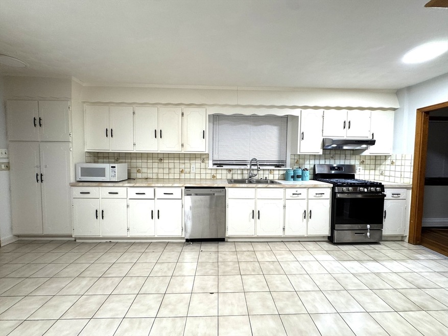 41 Staples Ave unit 1, Everett, MA 02149 - photo 1