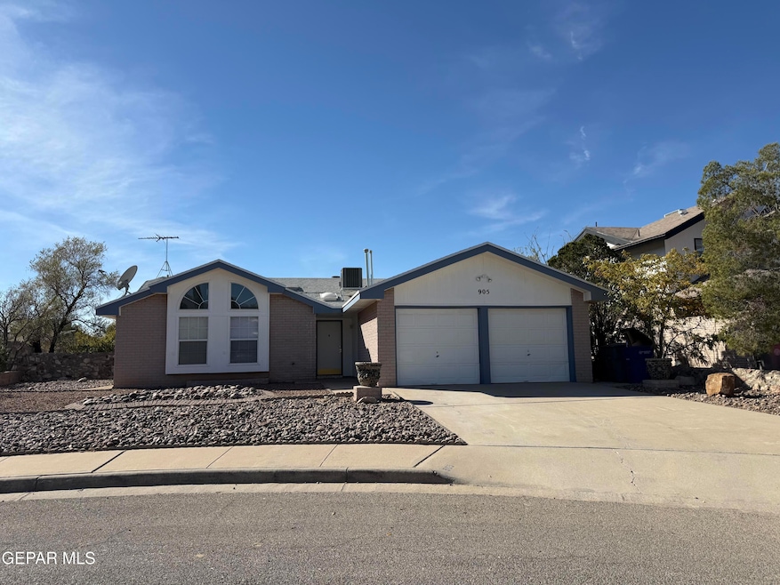 905 Mark Wallace Ln, El Paso, TX 79912 - photo 1