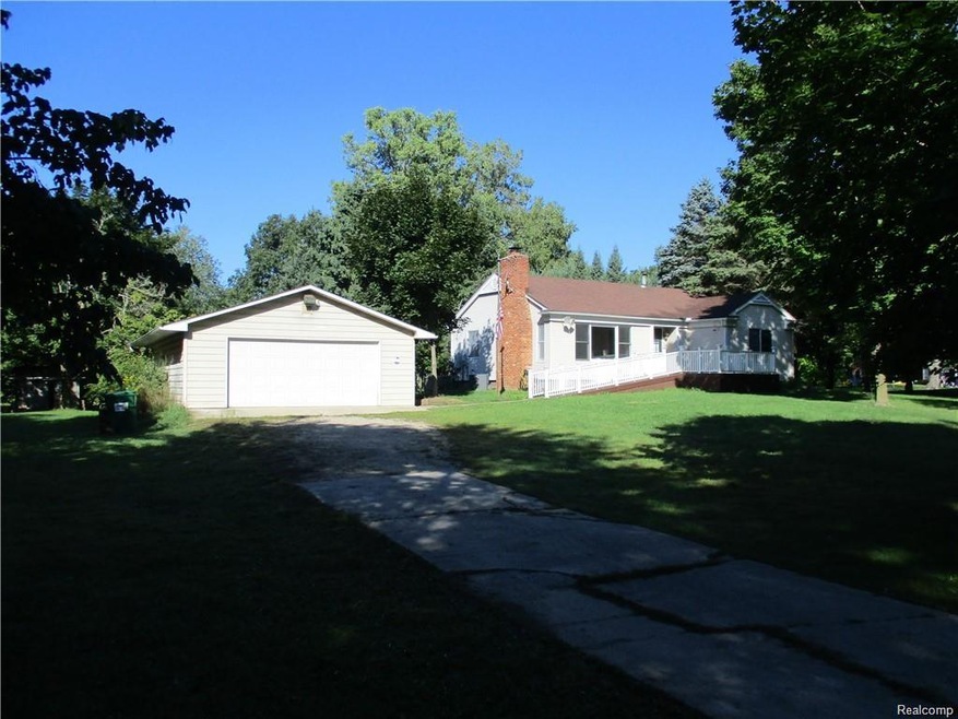 5175 Mack Rd, Howell, MI 48855 - photo 1