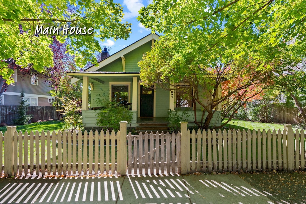 827 NW Delaware Ave, Bend, OR 97701 - photo 1