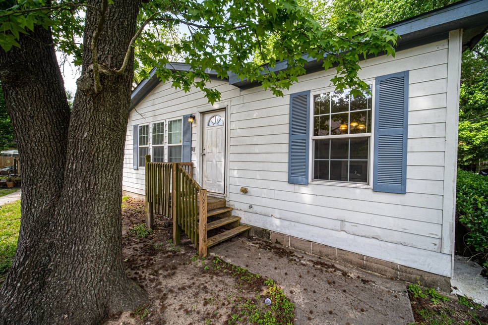 905 Grenshaw St unit A, Houston, TX 77088 - photo 1