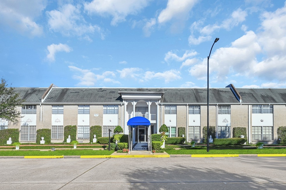 Welcome to 2700 Bellefontaine. Great location near