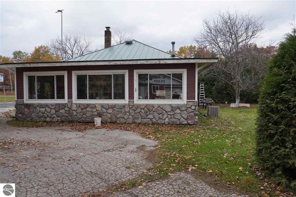 4990 E Huron Rd, Au Gres, MI 48703 - photo 1