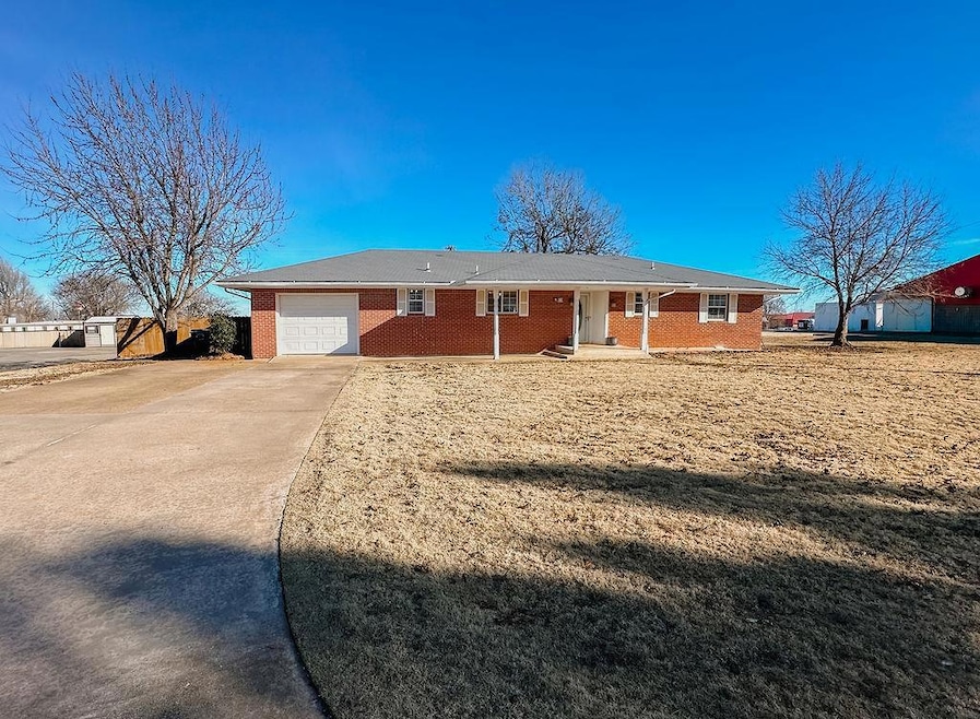 619 N Marion Ave, Hinton, OK 73047 - photo 1