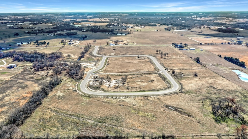 2256 Sundance Rd, Whitesboro, TX 76273 - photo 1