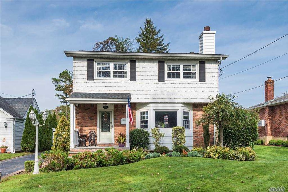 964 Old Britton Rd, North Bellmore, NY 11710 - photo 1