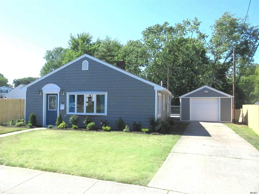 481 Sunnybrook Dr W, Oceanside, NY 11572 - photo 1