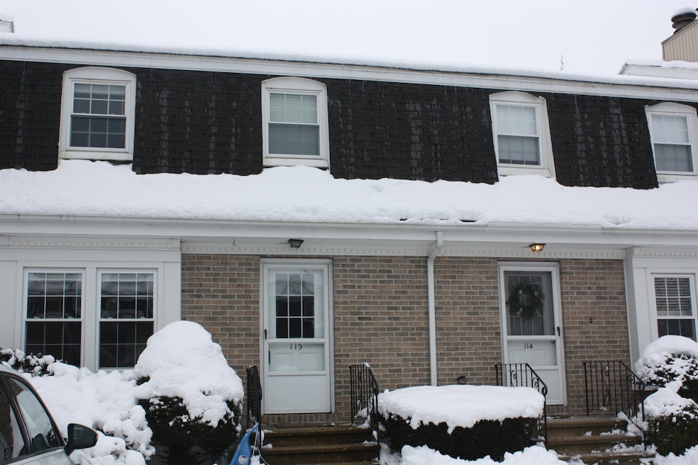 115 Fieldstone Dr, Londonderry, NH 03053 - photo 1