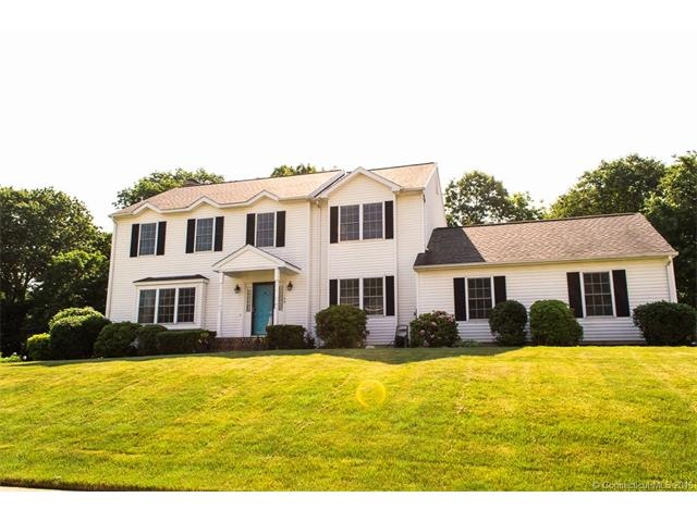 Lovely 4 bed, 2 1/2 bath colonial located in wonde