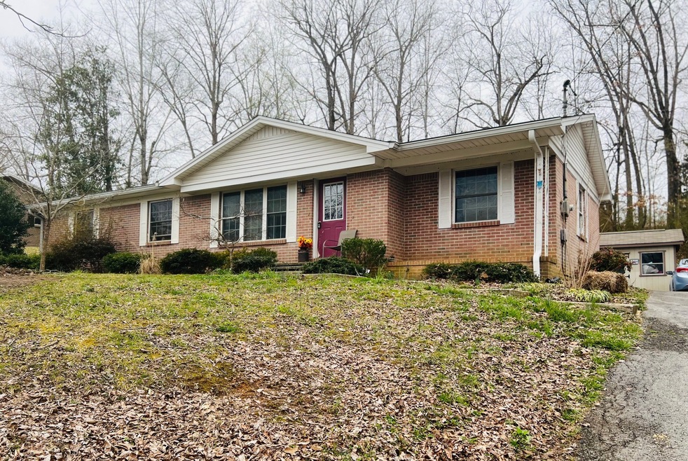 206 Parkview Dr, McMinnville, TN 37110 - photo 1