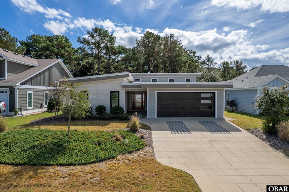 Pending $860,000 • Co-Listing Agent