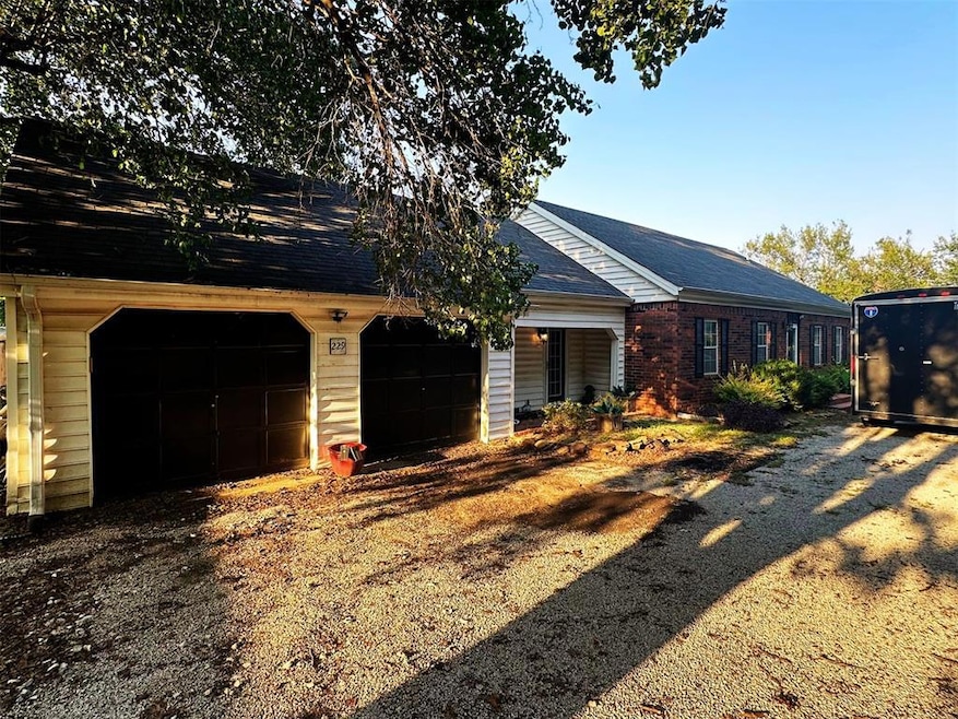 229 Country Club Rd, Ardmore, OK 73401 - photo 1