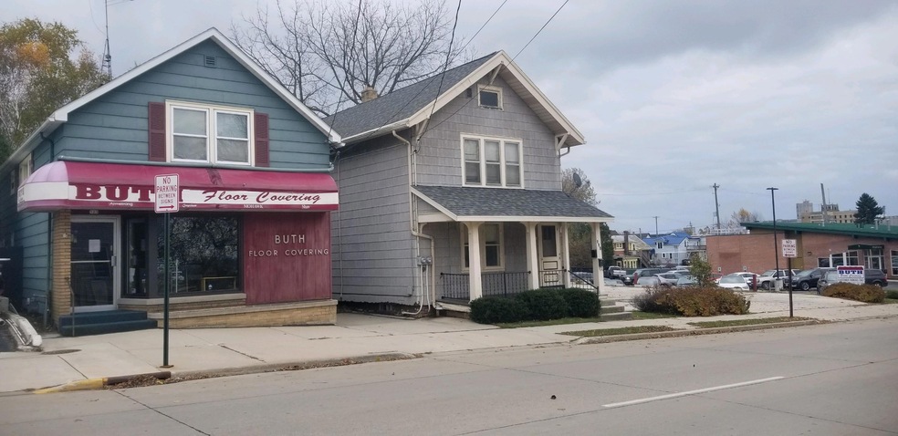 521 N 10th St, Manitowoc, WI 54220 - photo 1