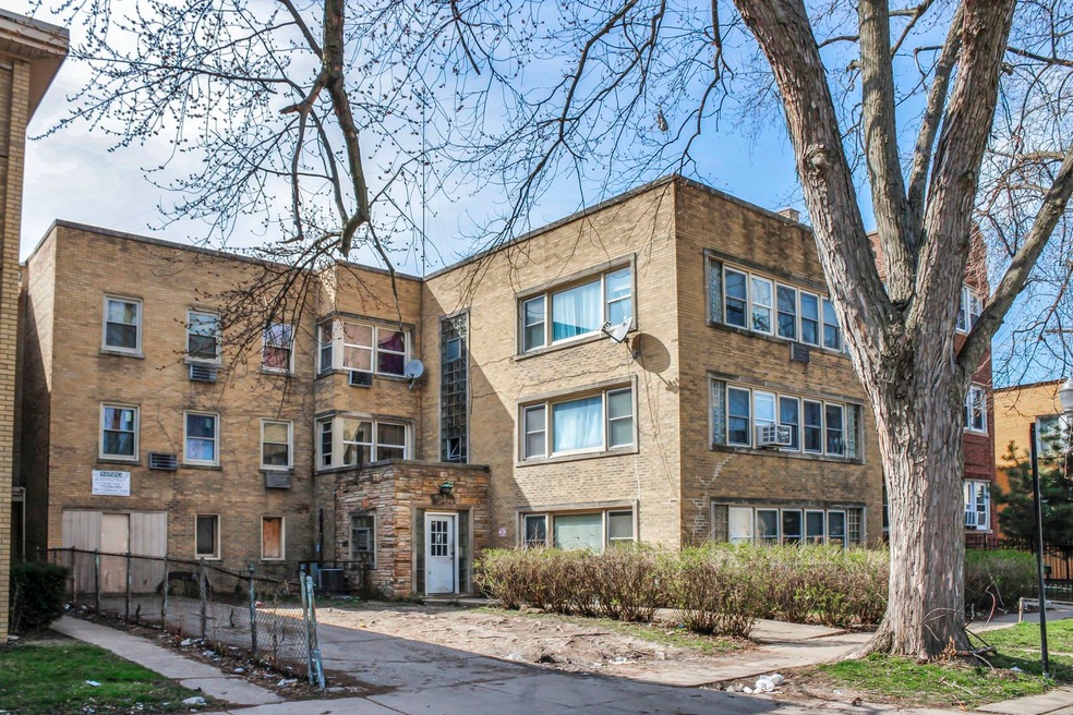 6334 N Mozart St, Chicago, IL 60659 - photo 1