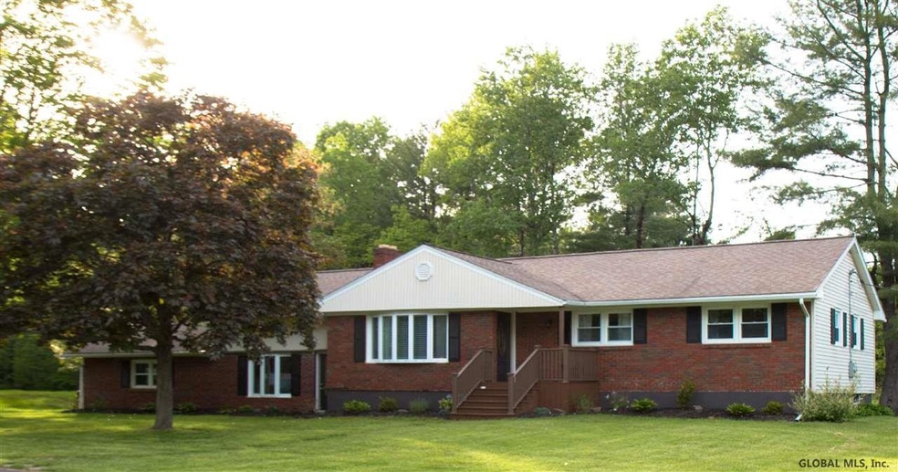 2 Hemlock Ln, Schenectady, NY 12302 - photo 1