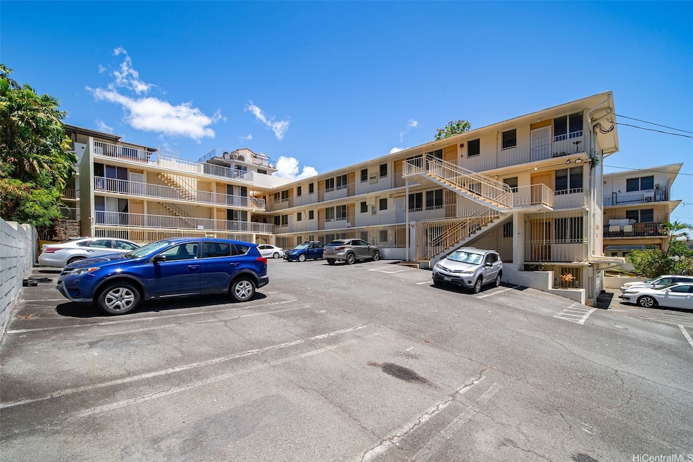 1036 Green St unit 105, Honolulu, HI 96822 - photo 1