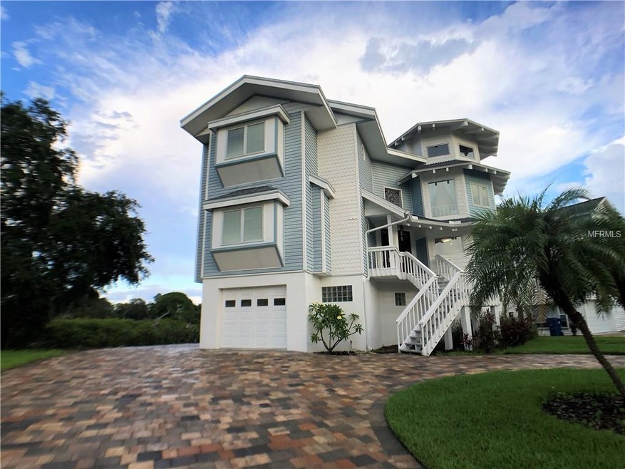 212 Lagoon Dr. Beautiful circular driveway with lo