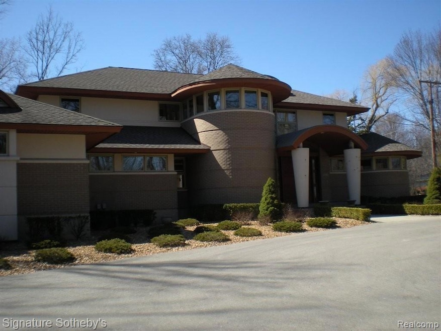 1000 Forest Ln, Bloomfield Hills, MI 48301 - photo 1