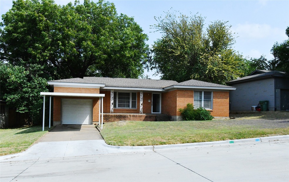 221 Bedford Ct E, Bedford, TX 76022 - photo 1