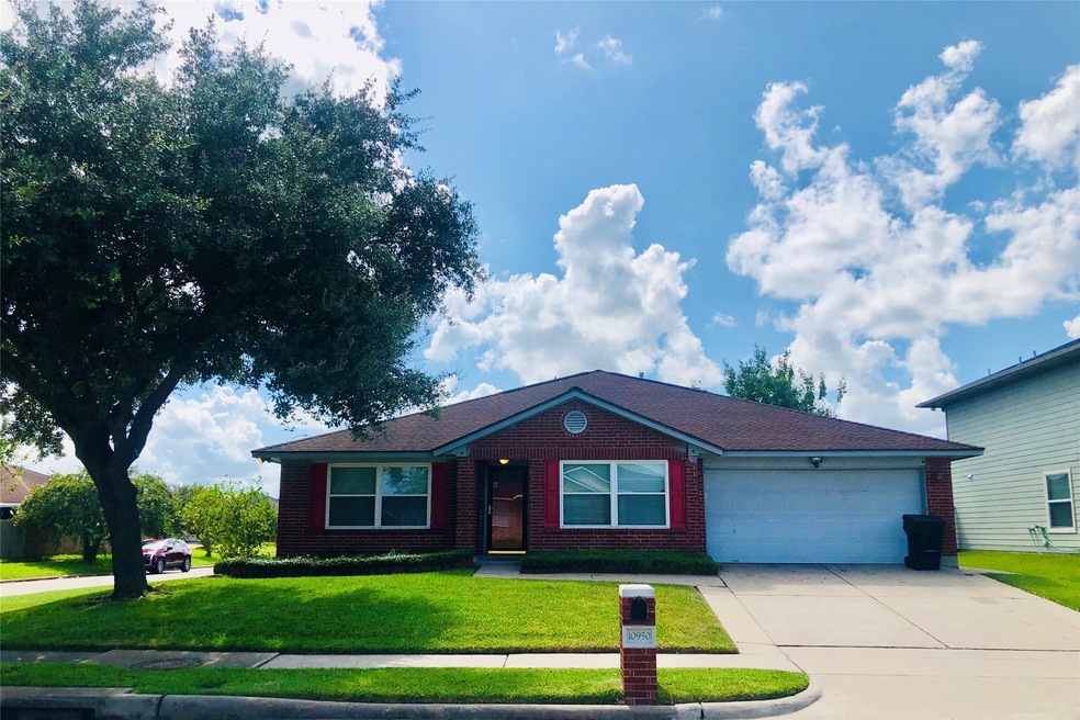 10950 Malden Dr, Houston, TX 77075 - photo 1