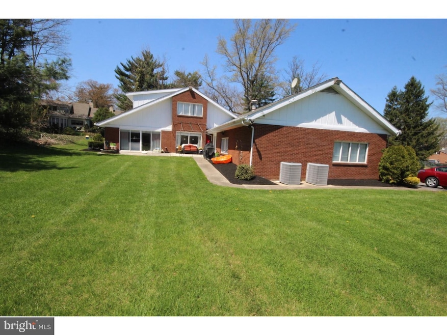 523 Hunter St, Woodbury, NJ 08096 - photo 1