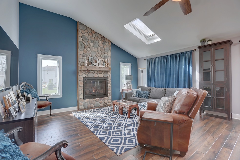 1324 Canyon Run Rd, Naperville, IL 60565 - photo 1