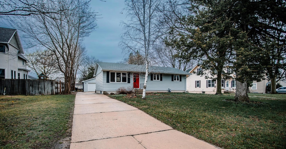 1605 4th St SW, Austin, MN 55912 - photo 1