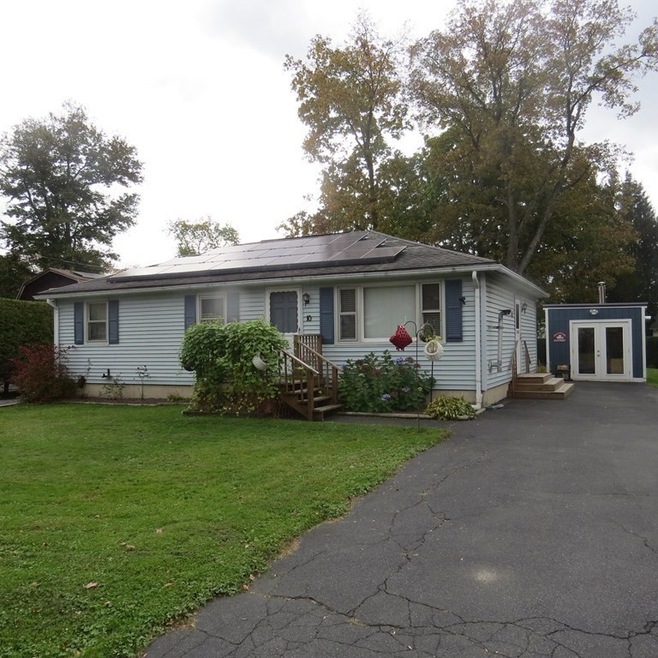 10 Lawndale St, Easthampton, MA 01027 - photo 1