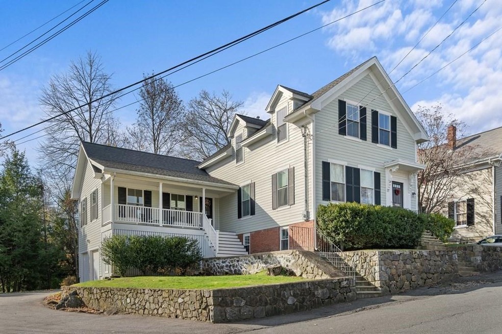 26 Maverick St, Marblehead, MA 01945 - photo 1