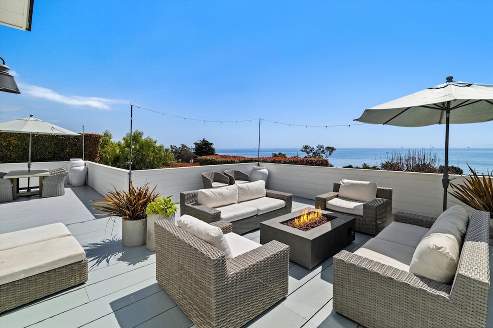 05 - Upper Deck with Ocean Views