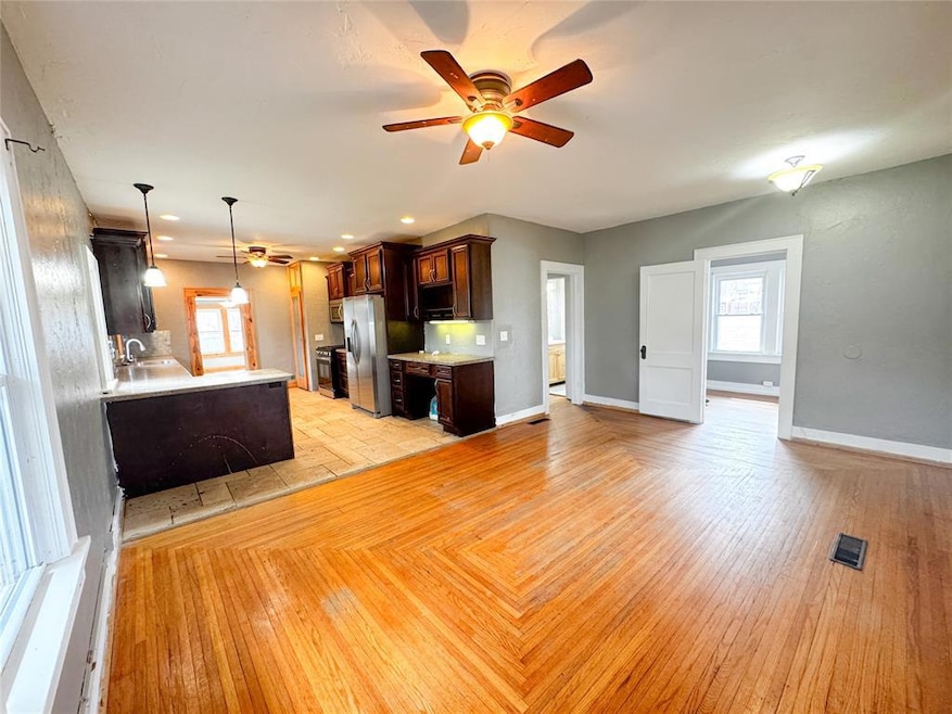 504 N Walnut St, Seiling, OK 73663 - photo 1