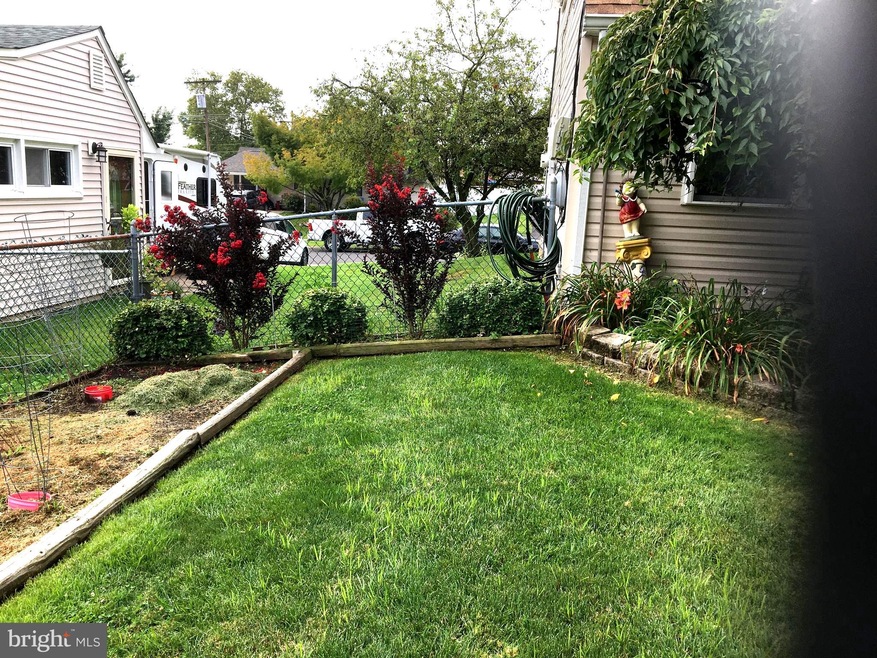 10 Redbrook Ln, Levittown, PA 19055 - photo 1