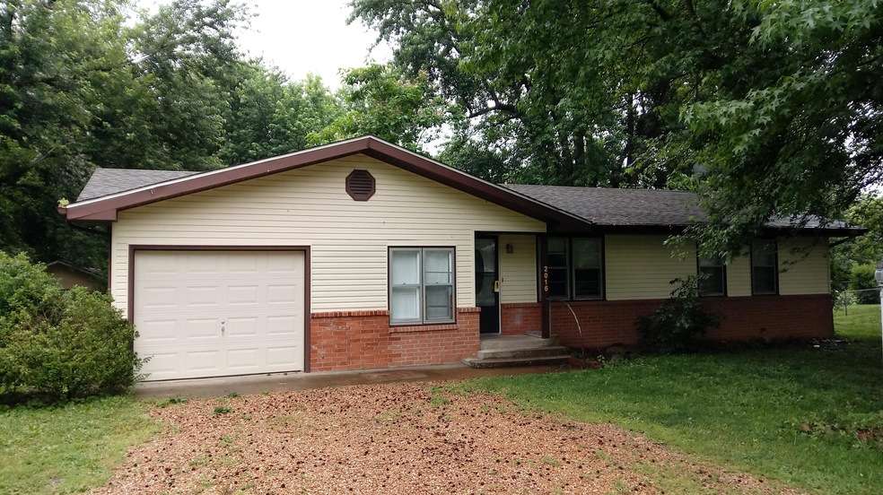 2016 S Village Ln, Bolivar, MO 65613 - photo 1