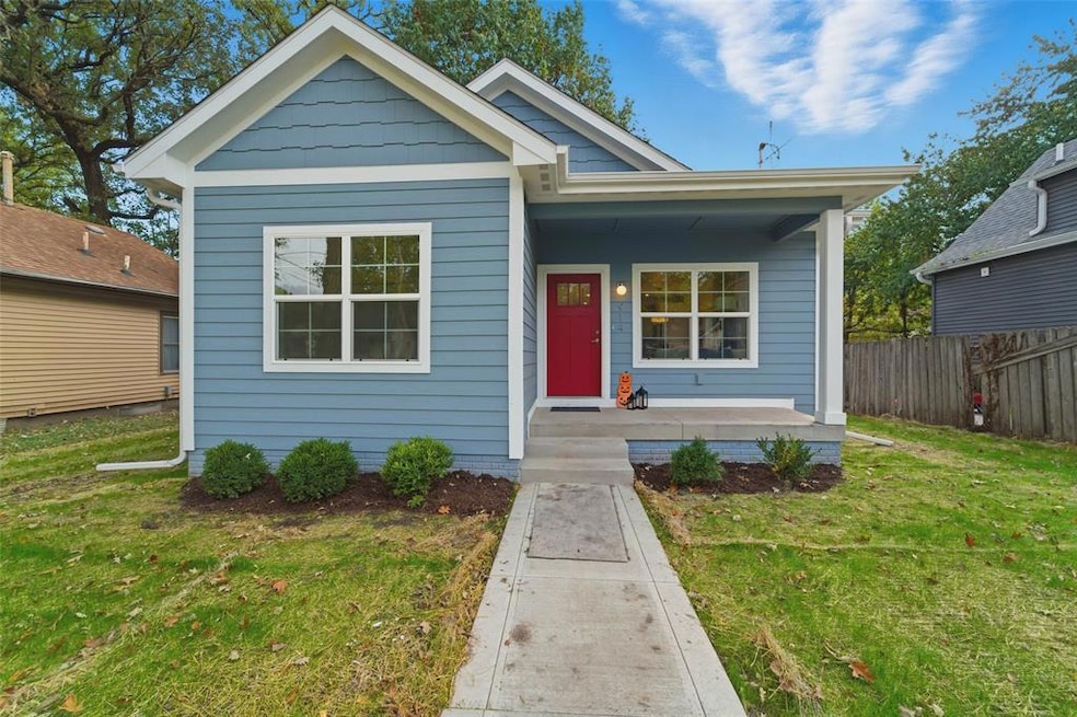 914 Douglas Ave, Des Moines, IA 50313 - photo 1