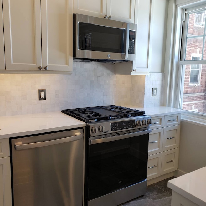 Castle Village unit 39, New York, NY 10033 - photo 1