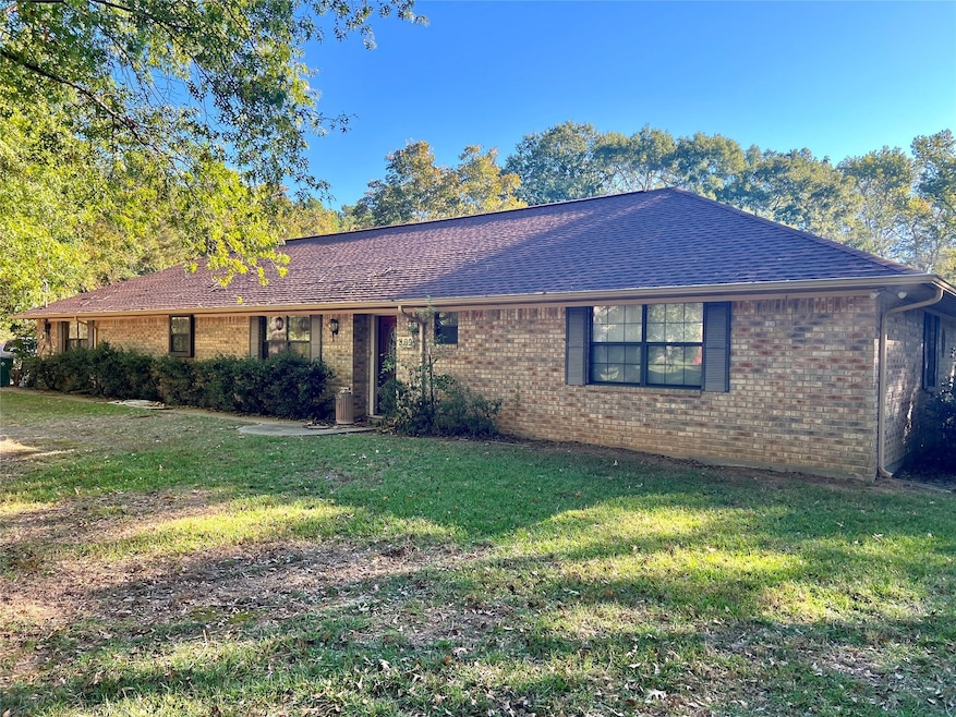 809 S Market St, Carthage, TX 75633 - photo 1