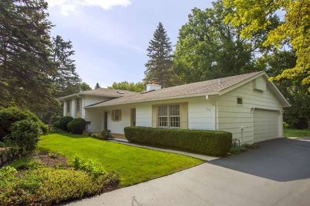 1S539 Bayberry Ln, Wheaton, IL 60189 - photo 1