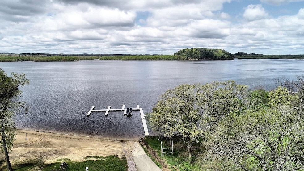 Bldg 18 3-4 Greenway Crossing Pv, Wisconsin Dells, WI 53965 - photo 1