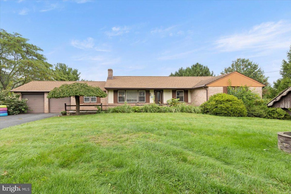 919 Diamond St, Sellersville, PA 18960 - photo 1