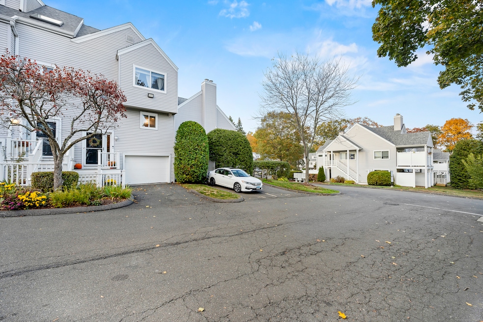 78 Country Place unit 78, Shelton, CT 06484 - photo 1