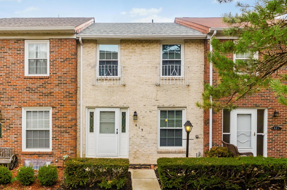 619 Simbury St, Columbus, OH 43228 - photo 1