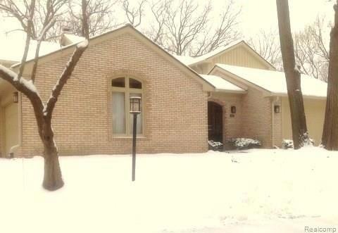 Welcome to 1285 Greenglen Ct....on the Ravine!